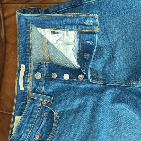 Levi's Women's Wedgie Fit Jeans - Picture 8 of 12